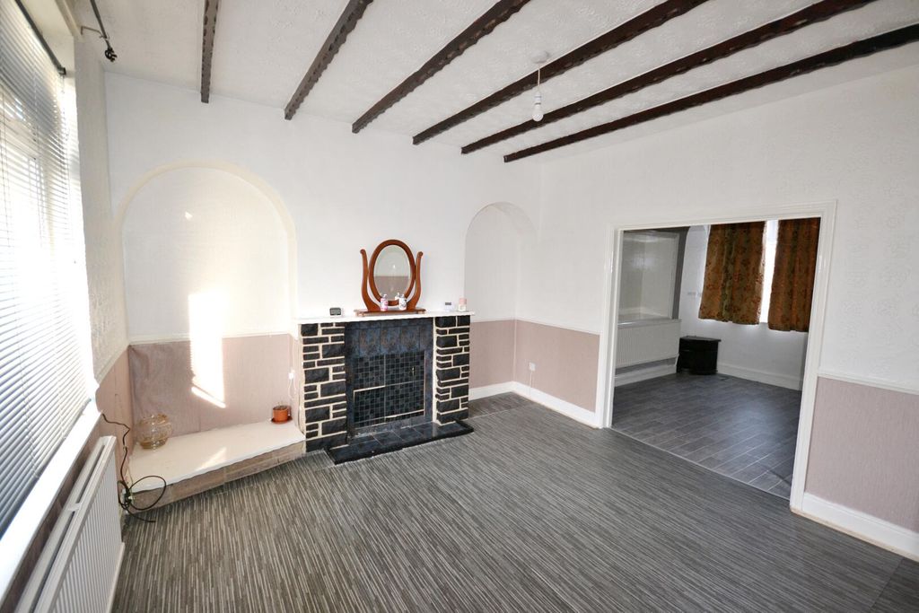 Property photo 3 of 6 Living Room
