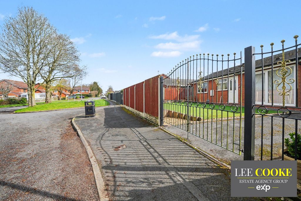 Property photo 2 of 31