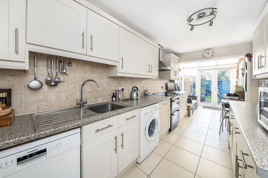 Property photo 2 of 21