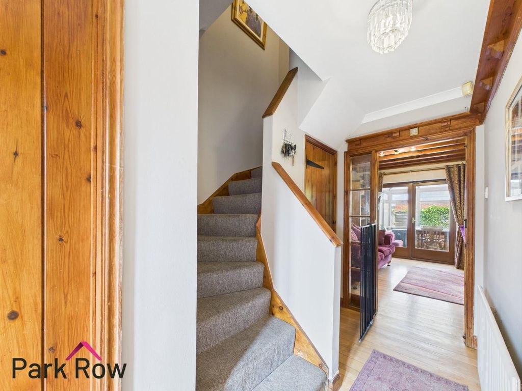 Property photo 3 of 19 Entrance Hallway