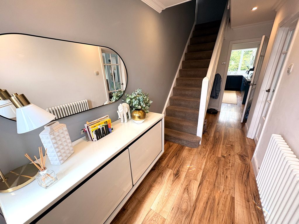 Property photo 3 of 25 Entrance Hall