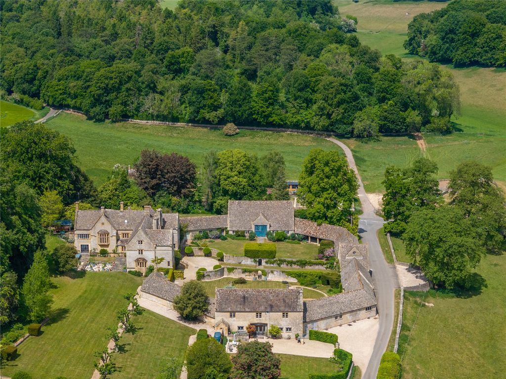 Property photo 2 of 15 Octagonal Courtyard