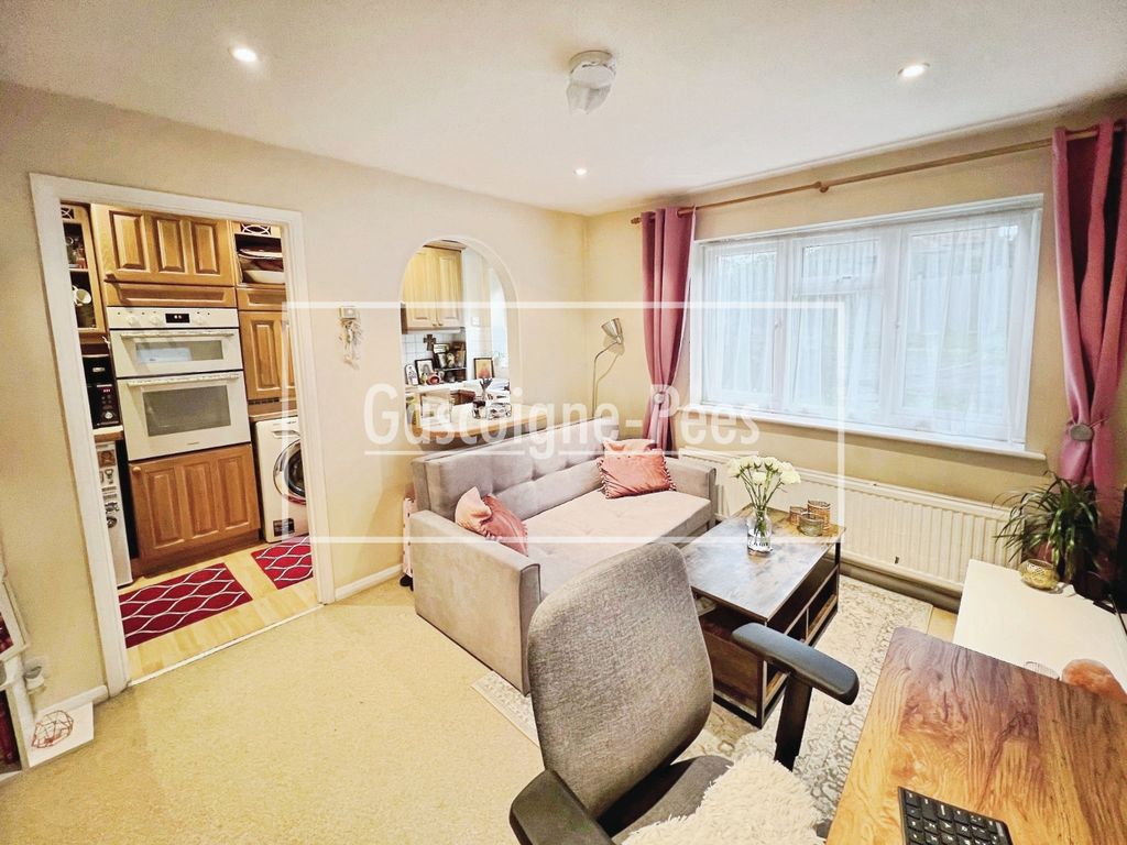 Property photo 2 of 7