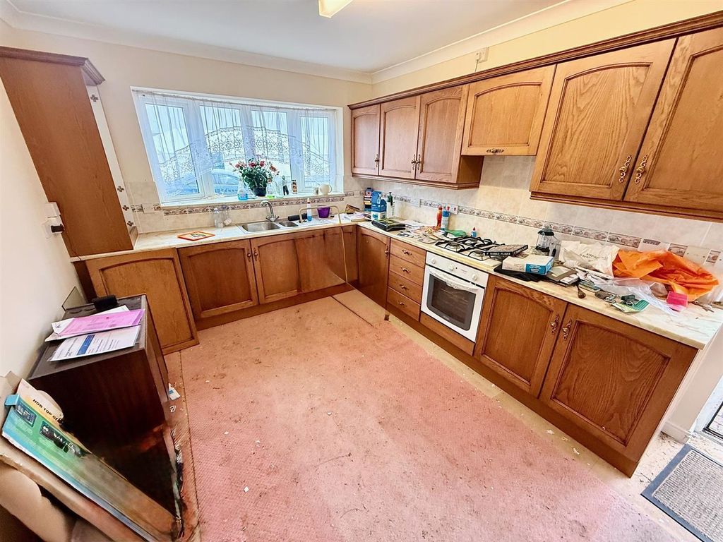 Property photo 2 of 8 Kitchen.Jpg