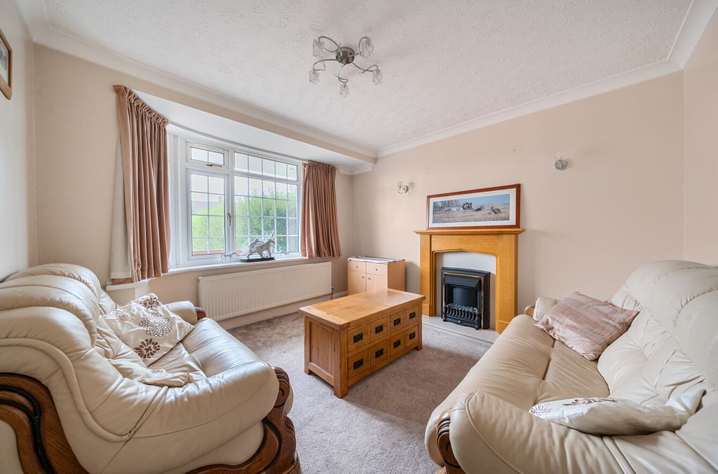 Property photo 3 of 18 1374962-14-690dcc...