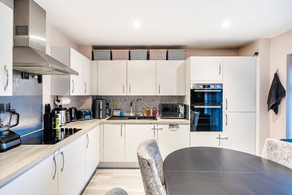 Property photo 2 of 17 Picture No. 18