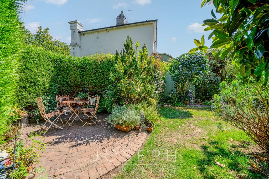 Property photo 2 of 42