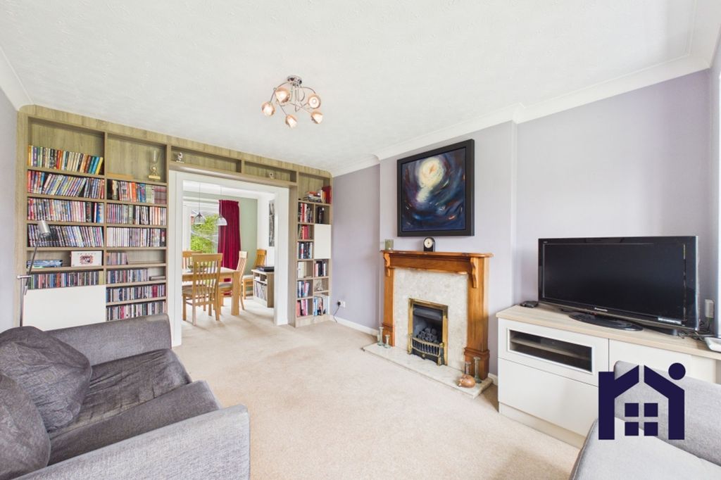 Property photo 2 of 31 Living Room