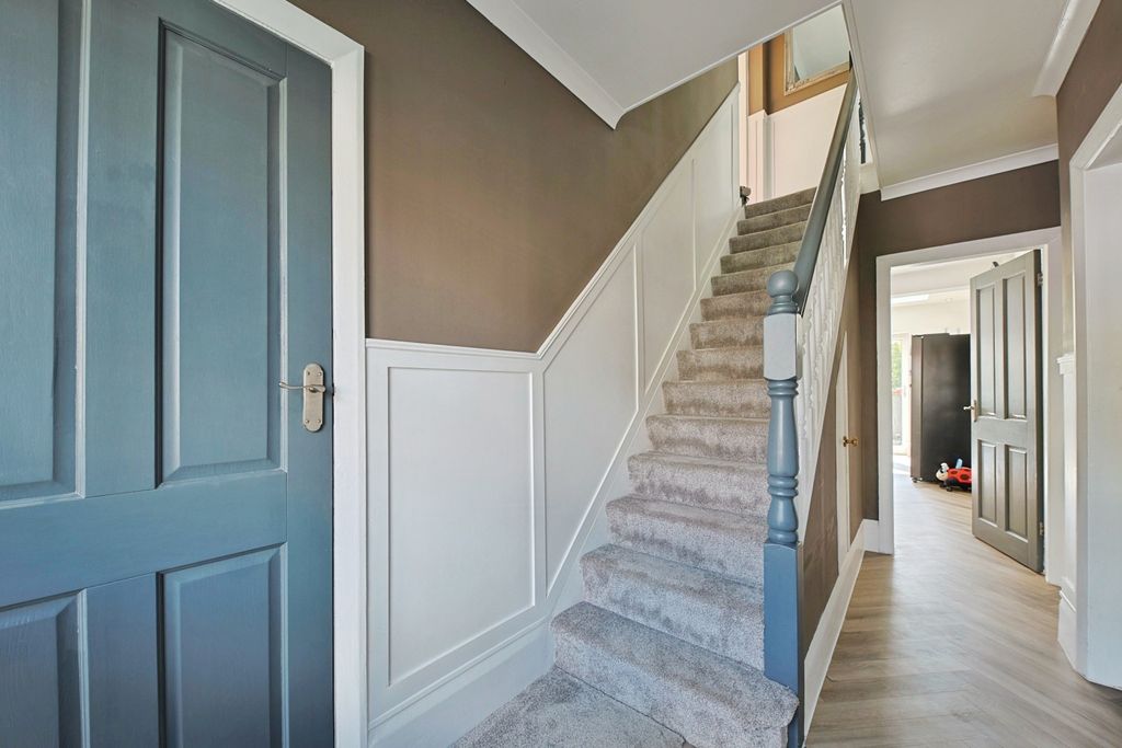 Property photo 3 of 15 4516237