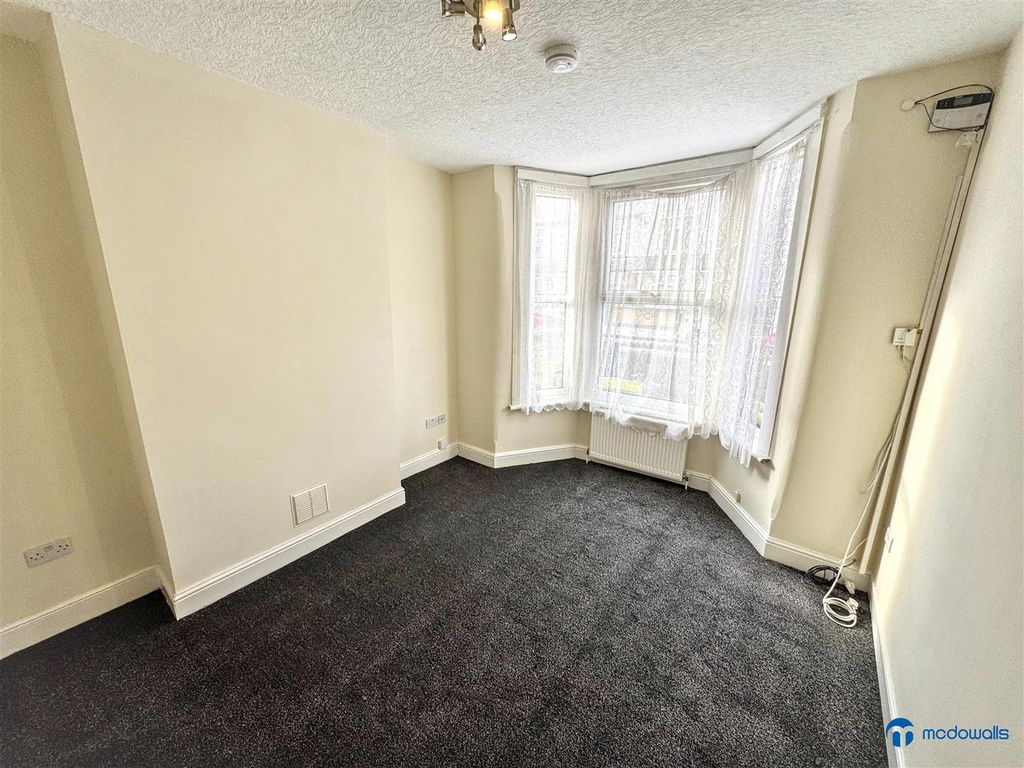 Property photo 2 of 12 Img_4168.Jpg