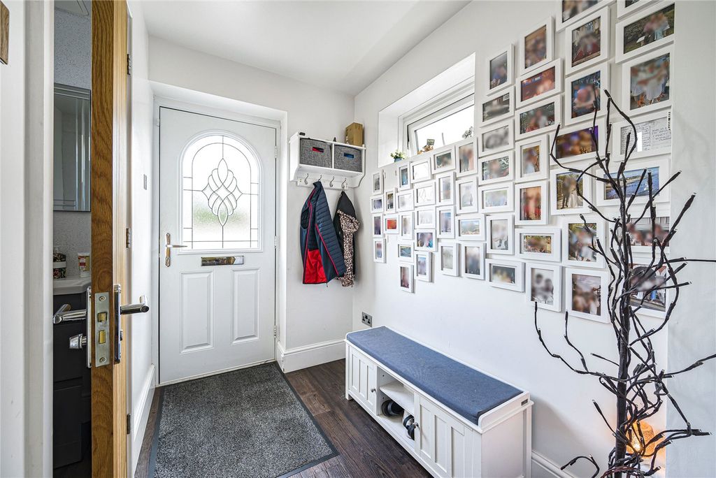 Property photo 3 of 31 Entrance Hall