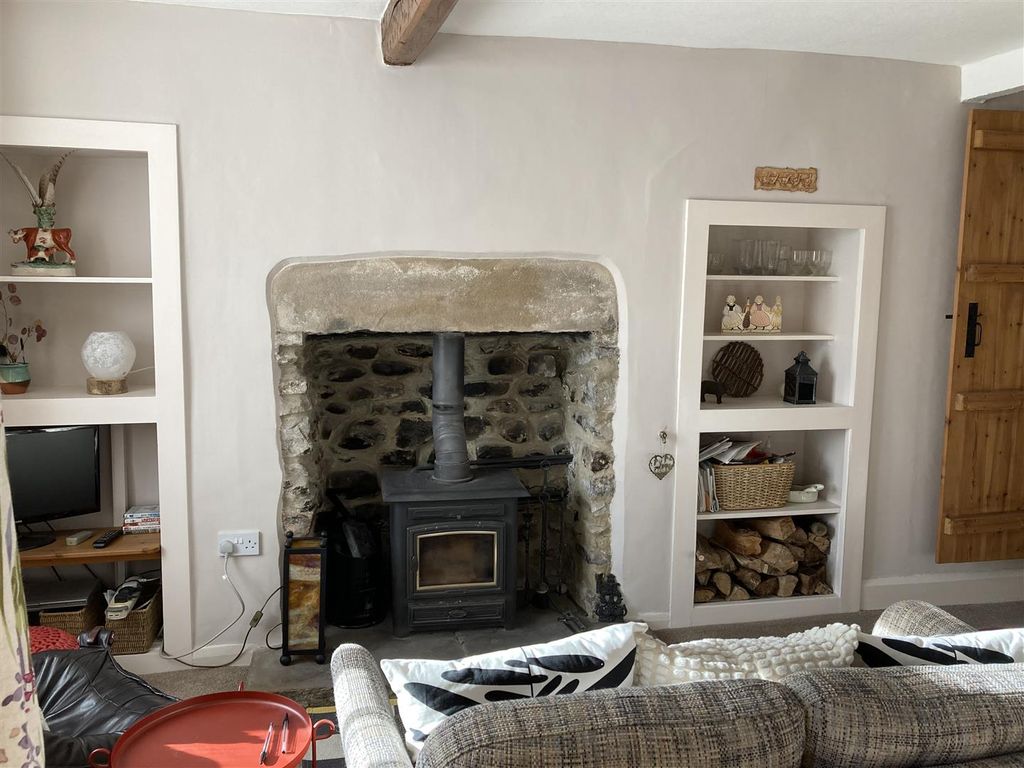 Property photo 2 of 20