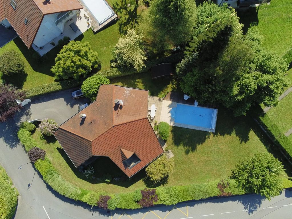 Property photo 2 of 40