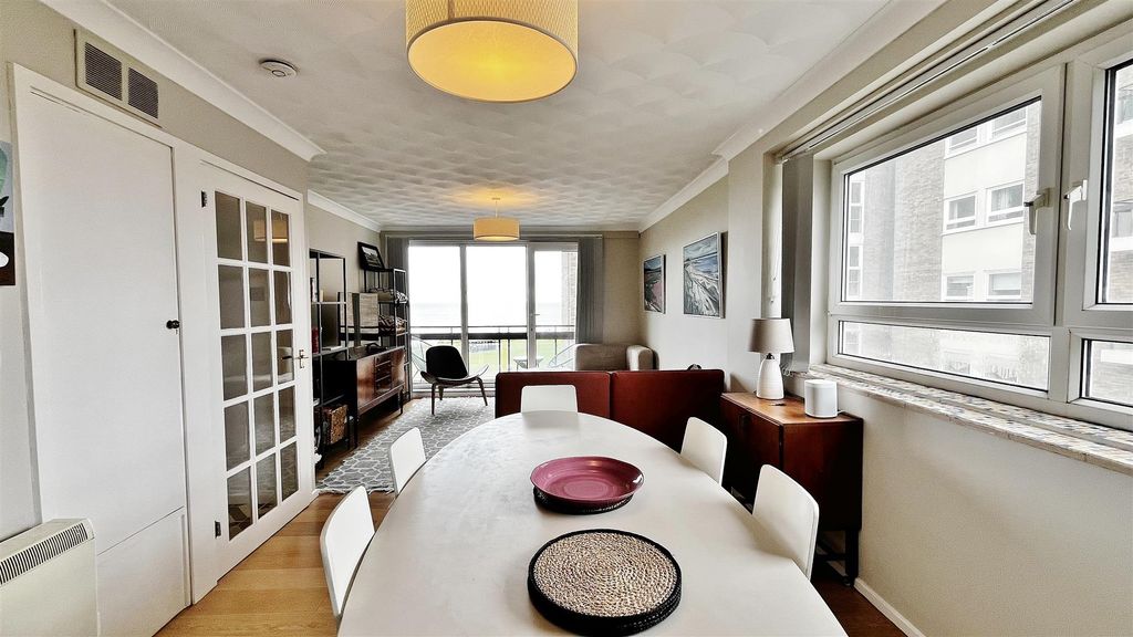 Additional image 6 of 2 bed flat for saleFrinton Court, The Esplanade, Frinton-On-Sea CO13