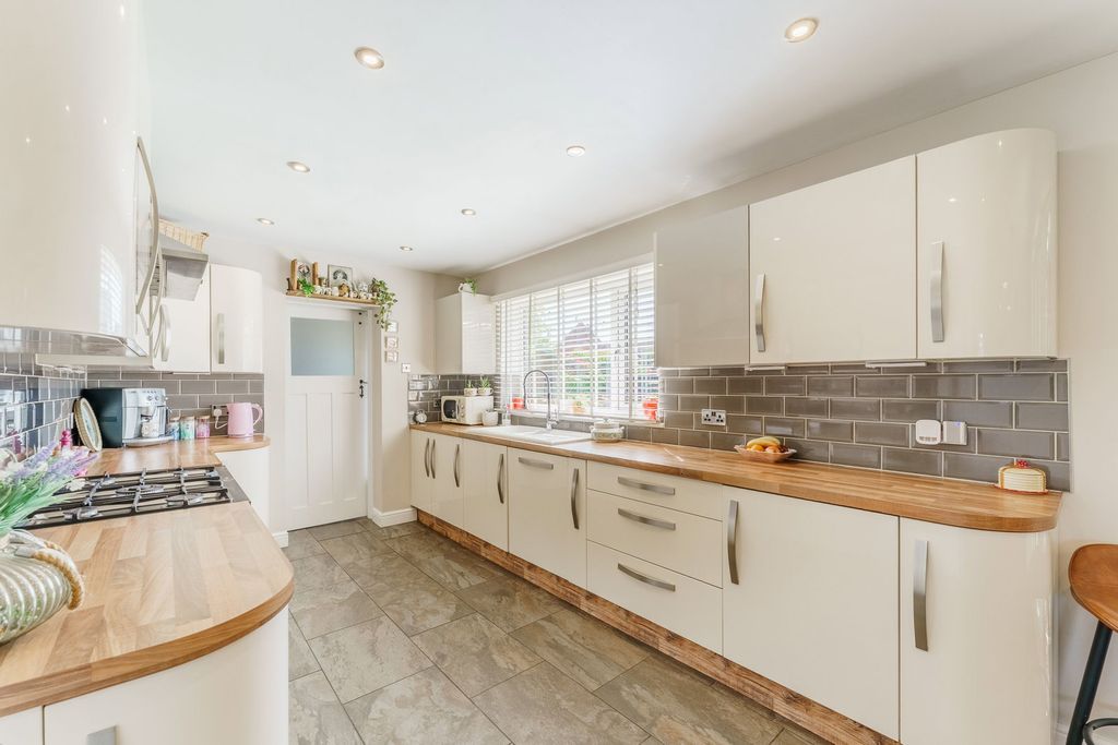Property photo 2 of 59