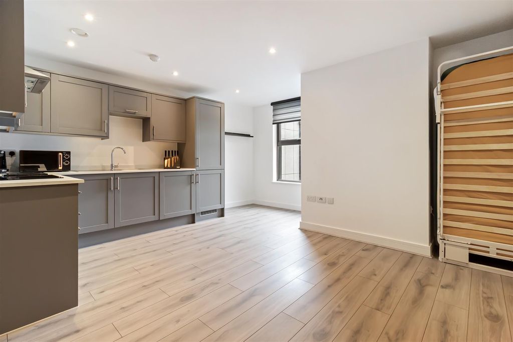 Property photo 2 of 9 Columbia House-001.Jpg