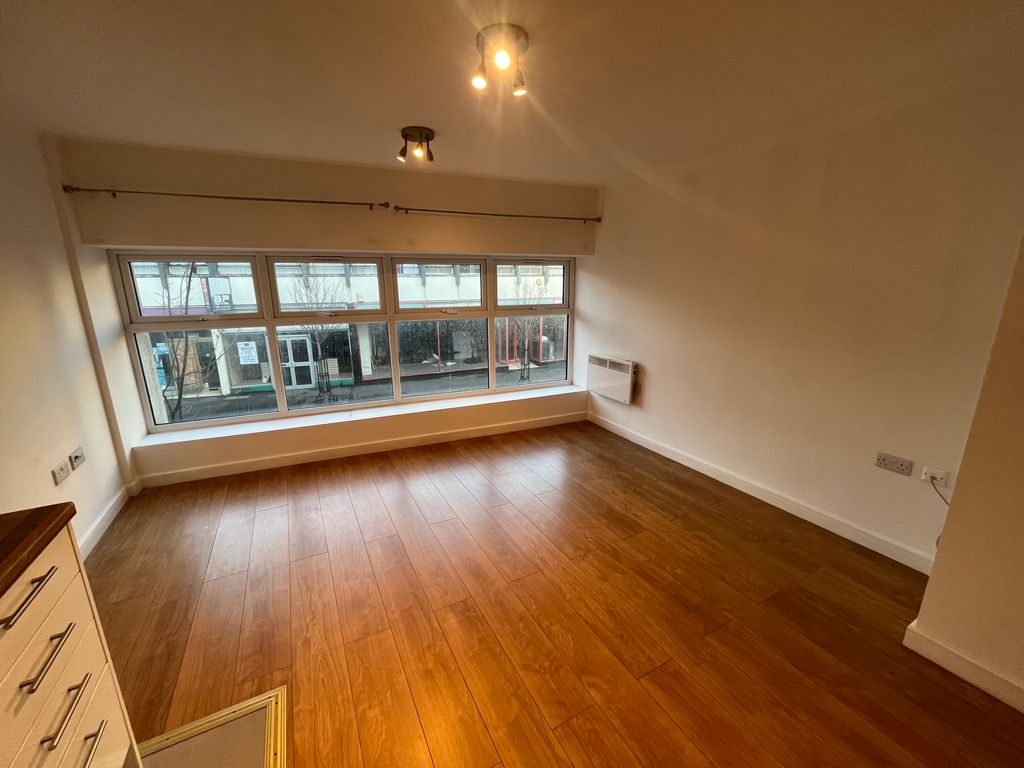 Property photo 3 of 7 Bedroom 1