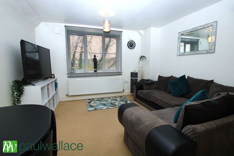 Property photo 3 of 6 Lounge