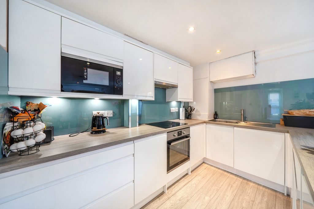 Property photo 2 of 14 1417447-20-699Ed0...