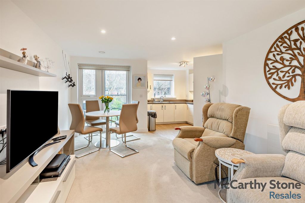 Property photo 2 of 12 8673292-Interior10-800.Jpg