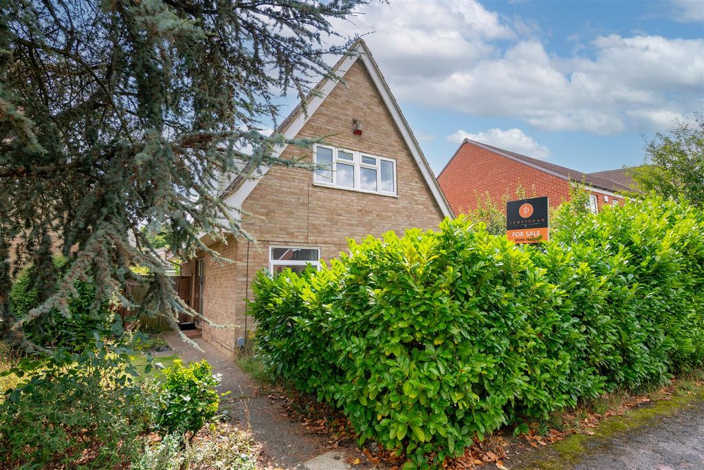 Property photo 1 of 16 14 Charm Close Externals Sky.Jpg