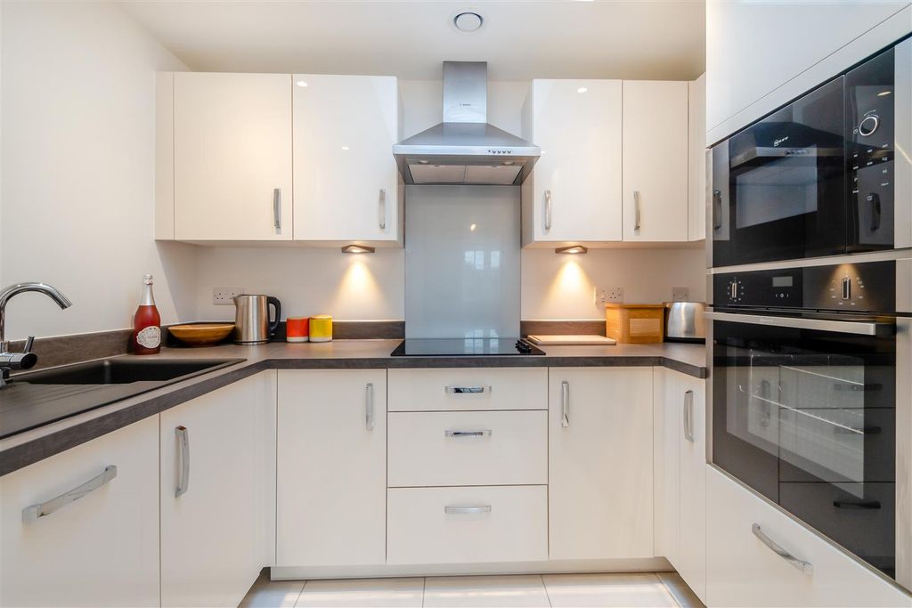 Property photo 3 of 12 8576664-Interior07.Jpg