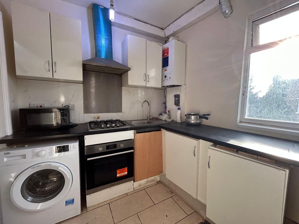 Property photo 1 of 7 Two Bedroom Flat Available For Rent In Southall