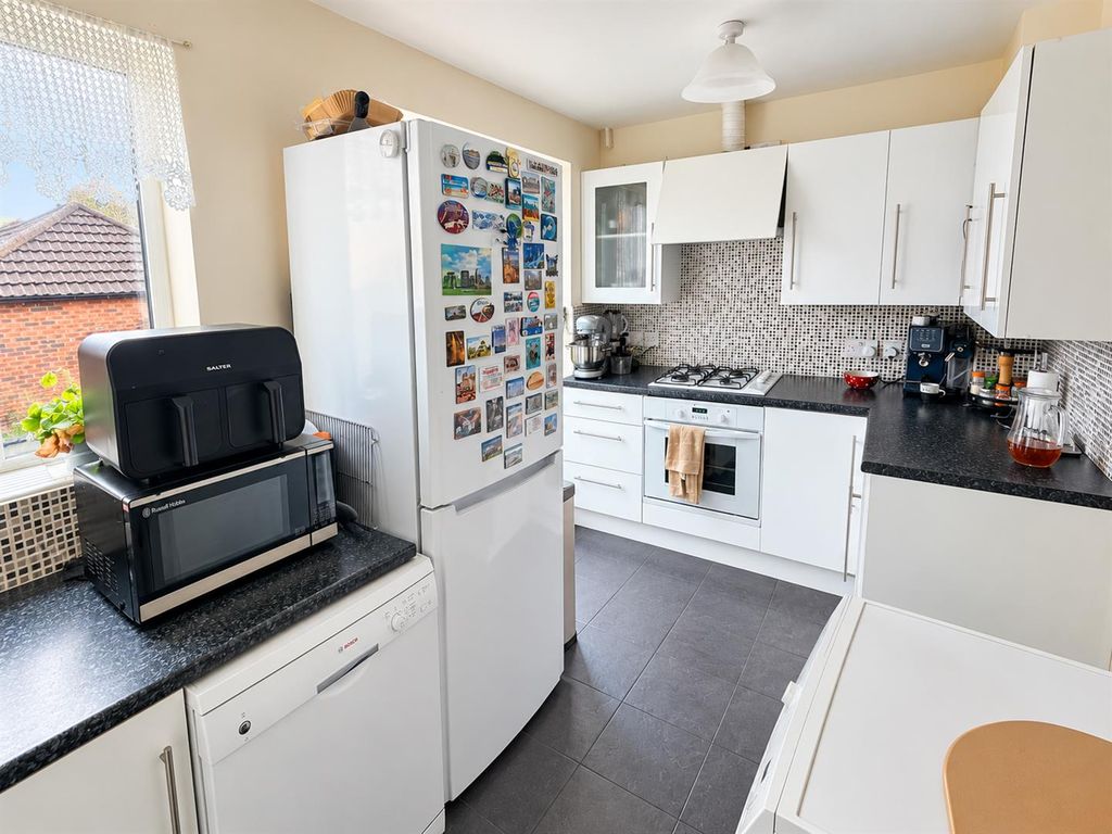 Property photo 2 of 21