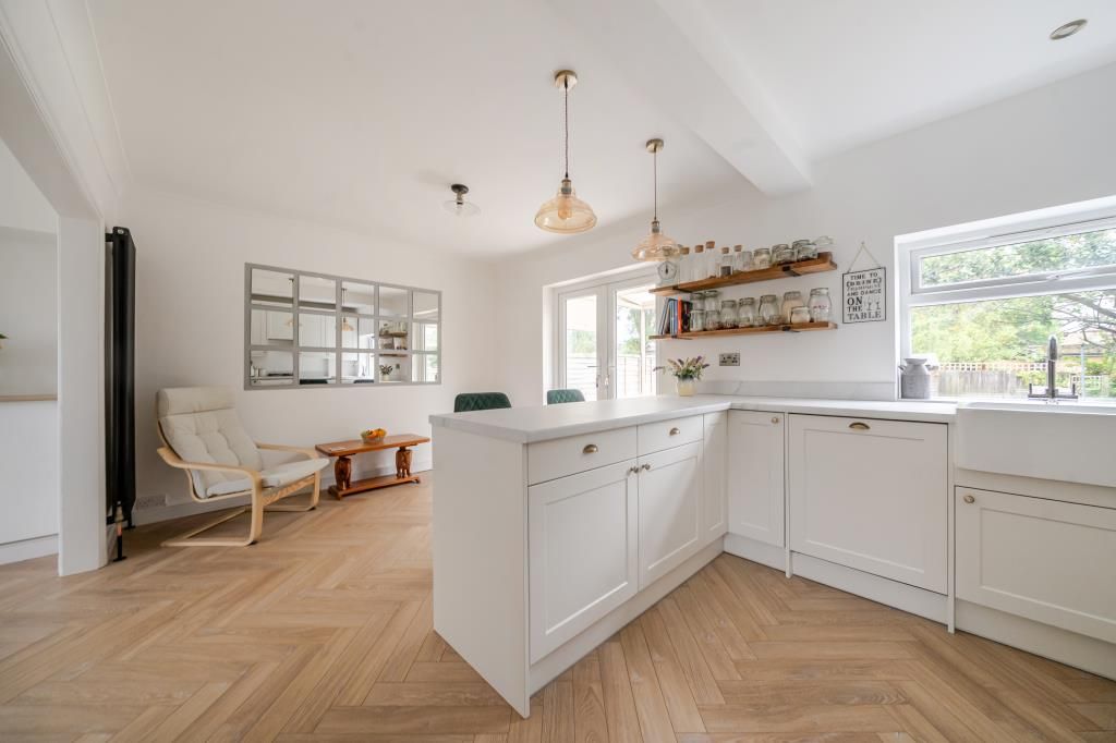 Property photo 3 of 17 Kitchen