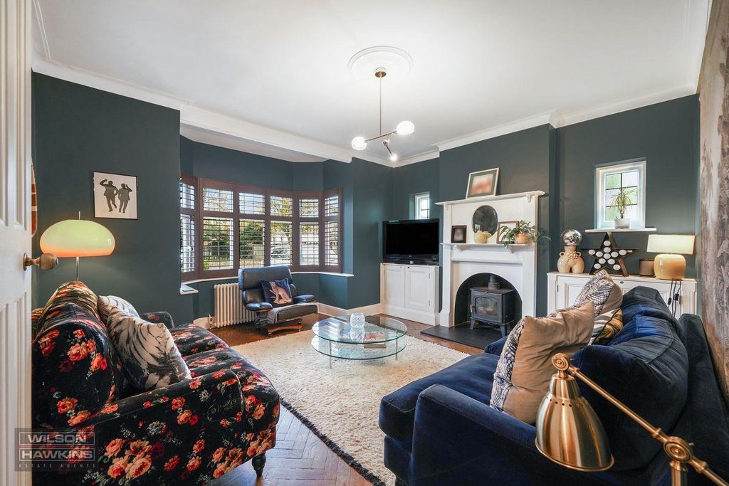 Property photo 2 of 19 64 Whitmore Road - Yiymstyw9Eb6Jkxjf6bt.Jpg