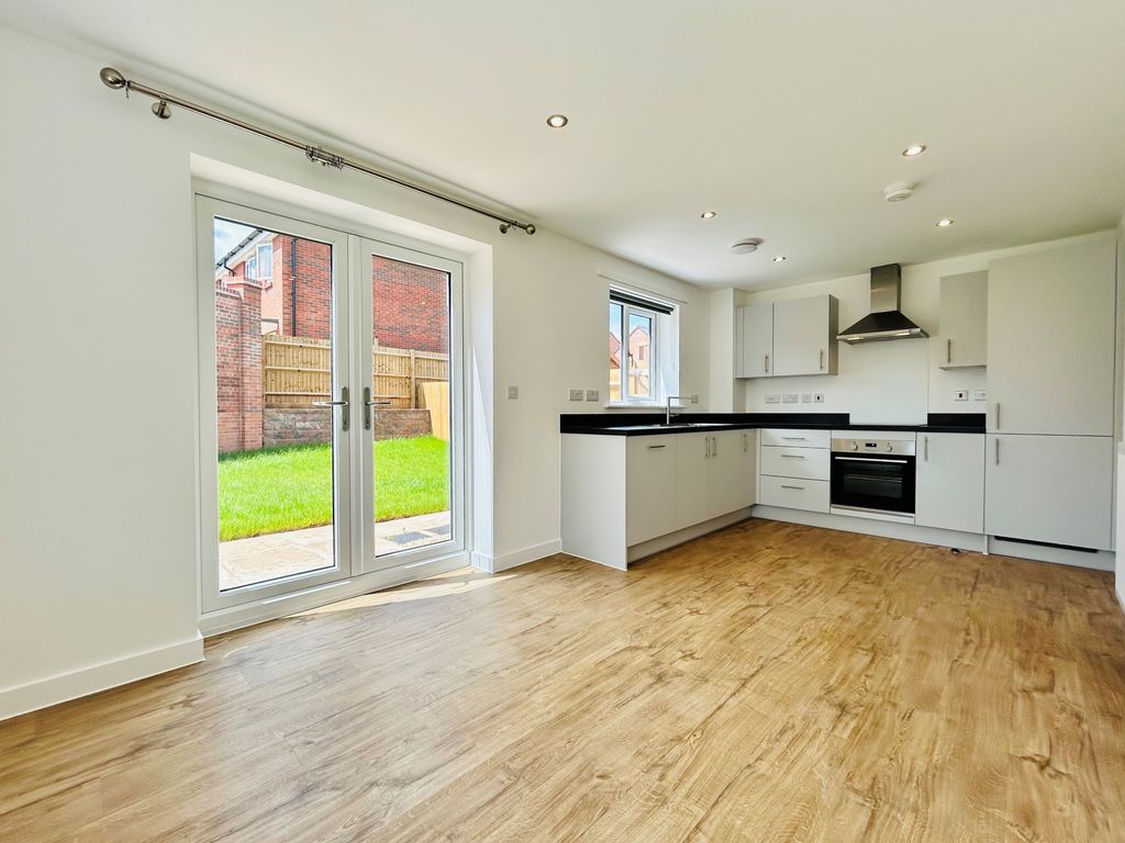 Property photo 3 of 12 Dining Room