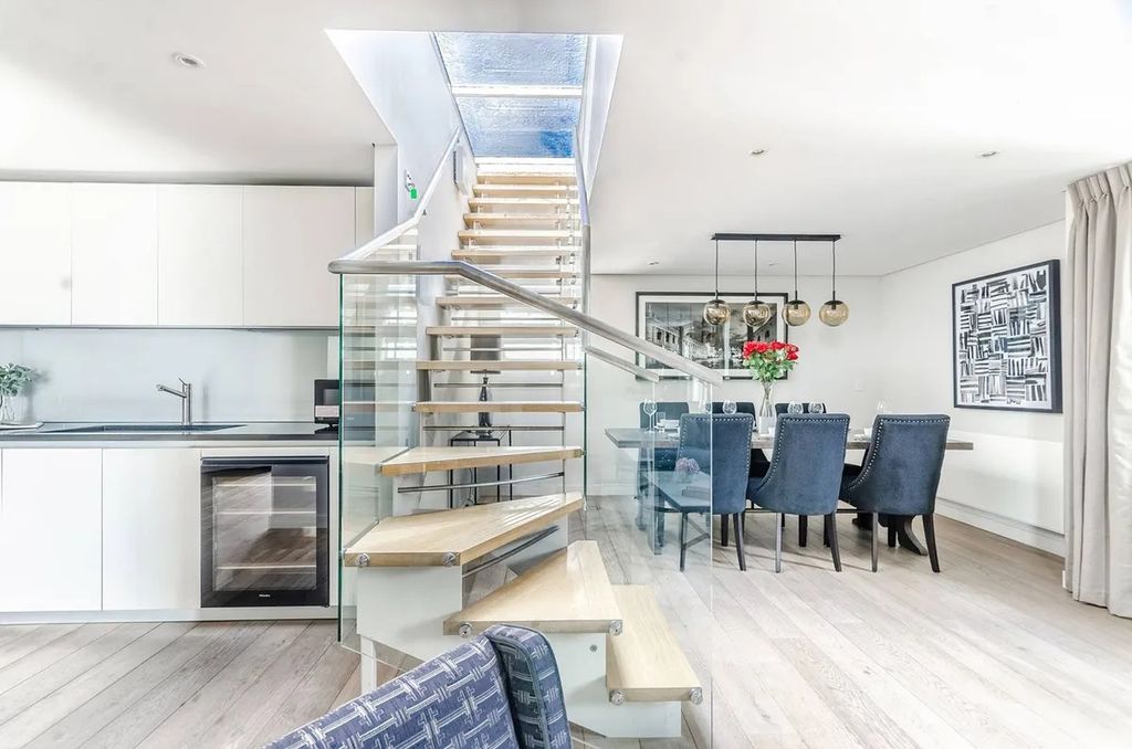 Property photo 2 of 40 Photo 16