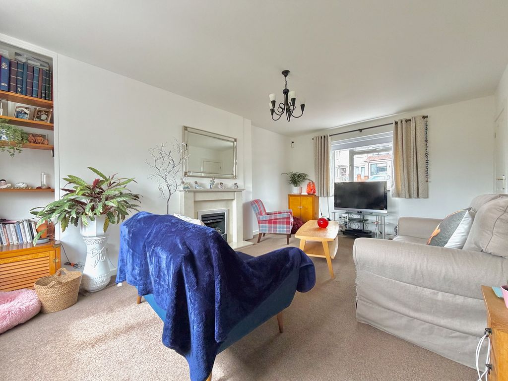 Property photo 2 of 16 Living Room