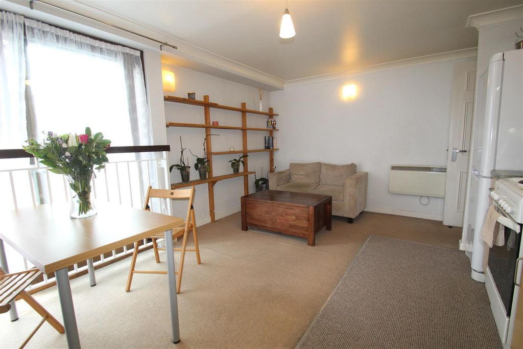 Property photo 1 of 6 Living Space