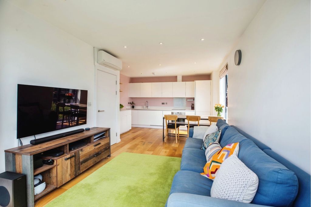 Property photo 3 of 14