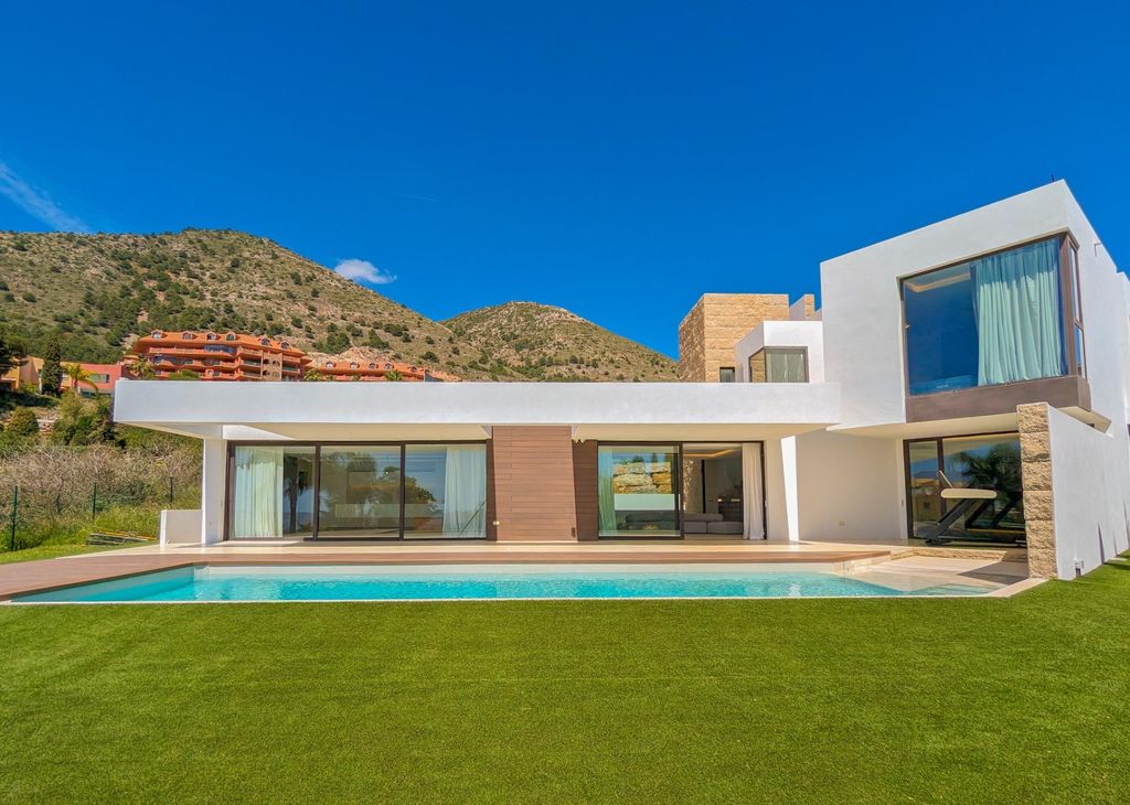 Property photo 2 of 50