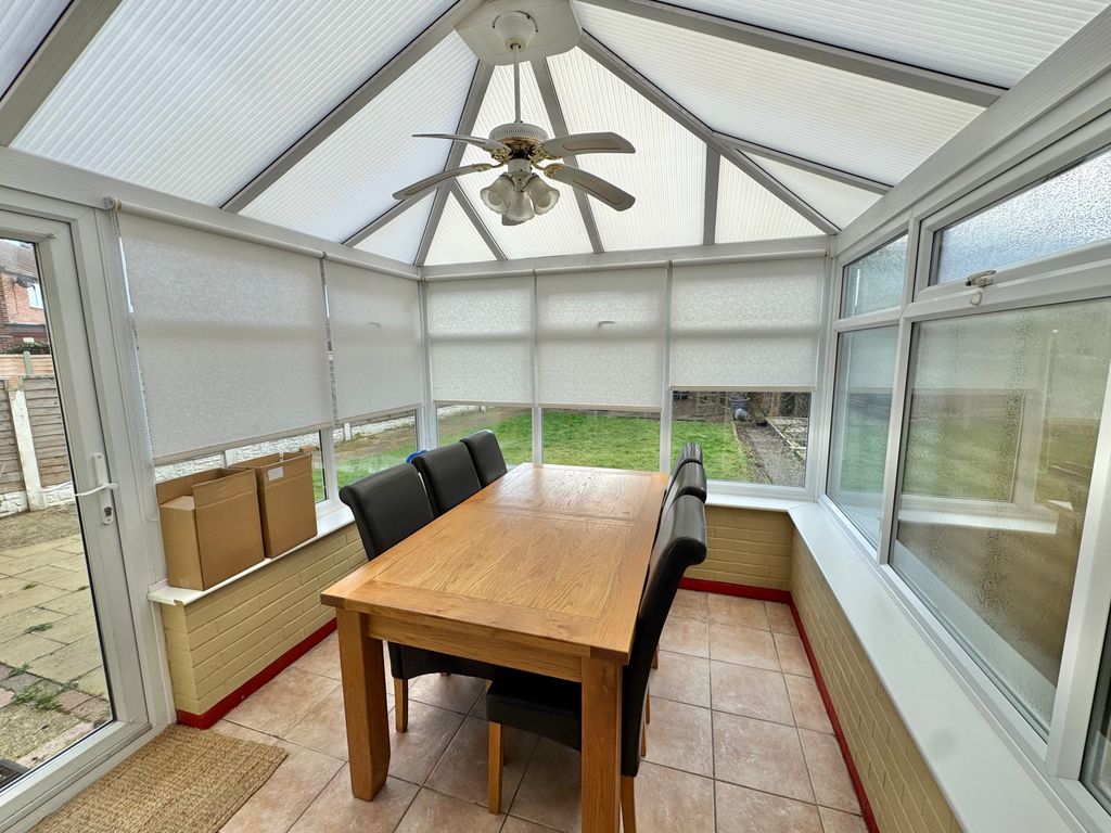 Property photo 3 of 9 Conservatory