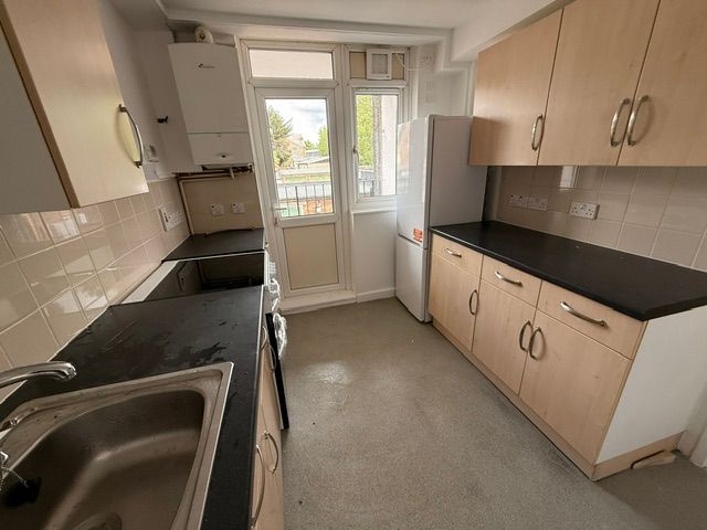Property photo 2 of 7 Kitchen