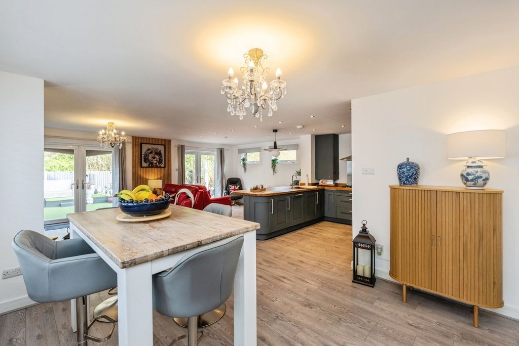 Property photo 2 of 17 Dining Area