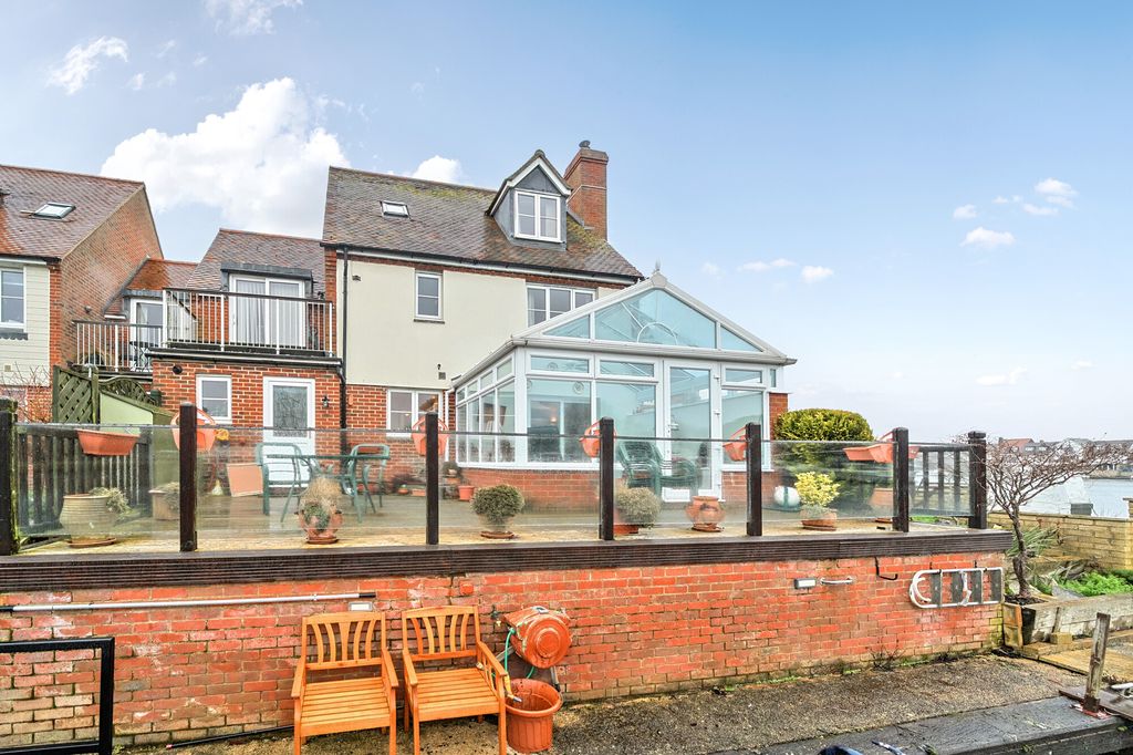 Property photo 3 of 25