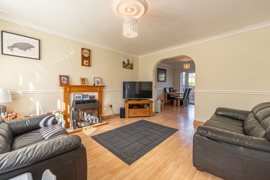 Property photo 3 of 33