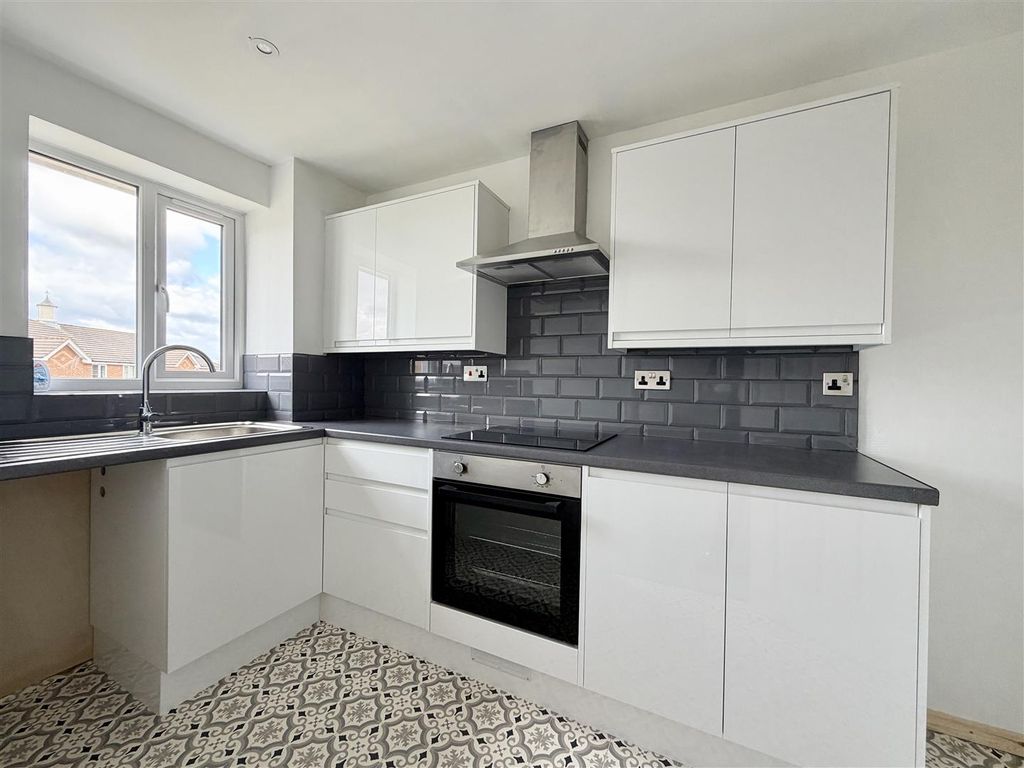 Property photo 1 of 10 Kitchen