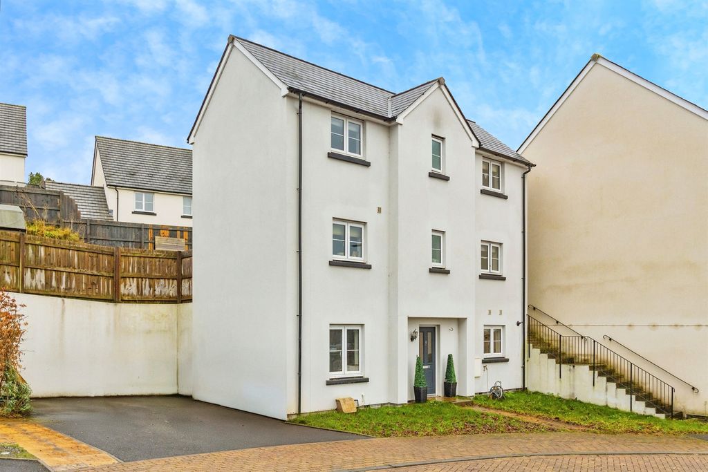 Property photo 1 of 29