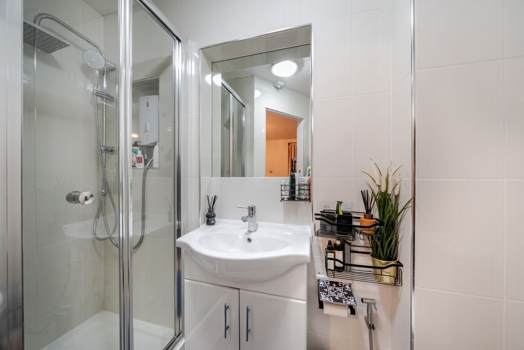 Property photo 2 of 10 1410734-11-698ce2...