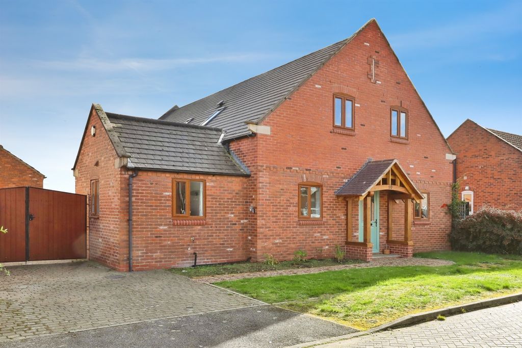 Property photo 1 of 23 Heynings Close, Gainsborough