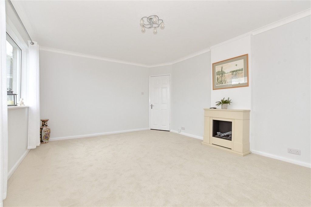 Property photo 1 of 14 Lounge