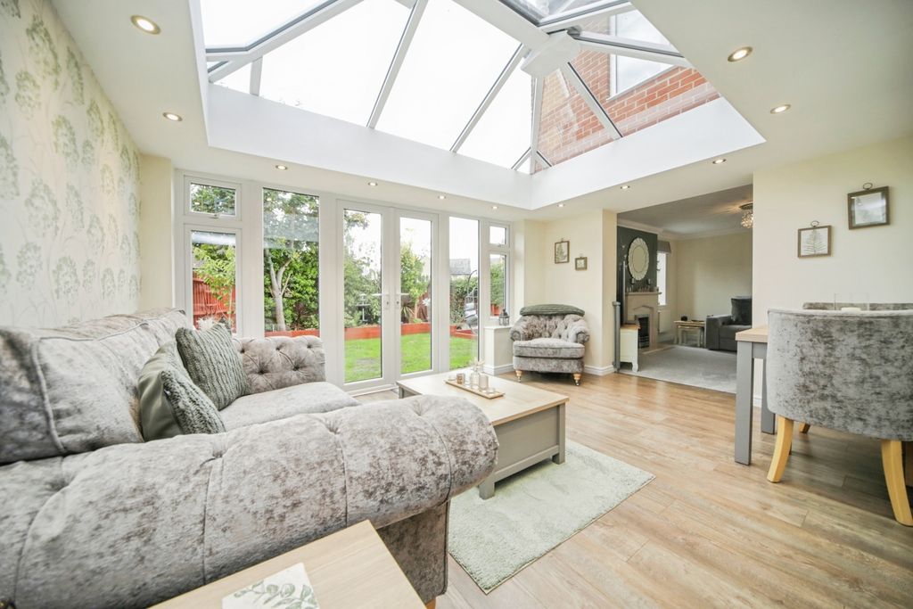 Property photo 3 of 25 Pbox-Img.Jpg