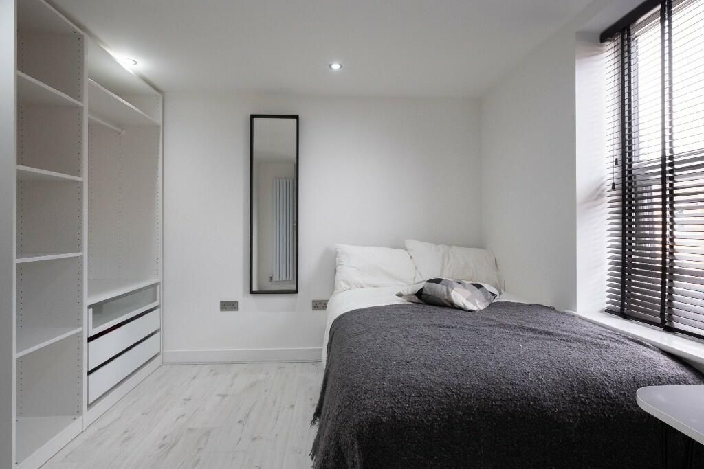 Property photo 1 of 14 Modern And Spacious Master Bedroom Featuring A Com...