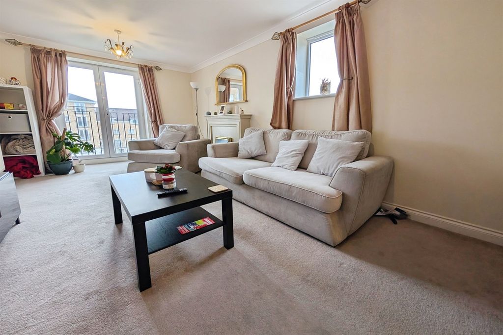 Property photo 2 of 10 (Thumbnail)