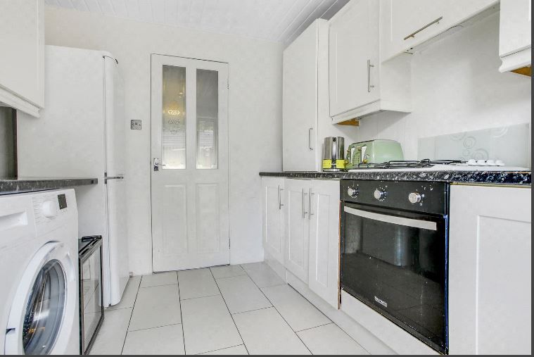 Property photo 3 of 8 Kitchen